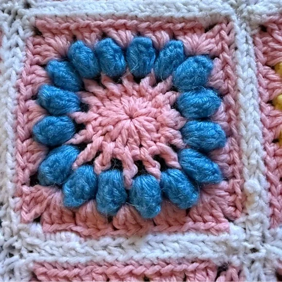 Vtg Granny Squares Multicolor Handmade Crochet  Pink Blue Green Yellow Afghan - Picture 5 of 7